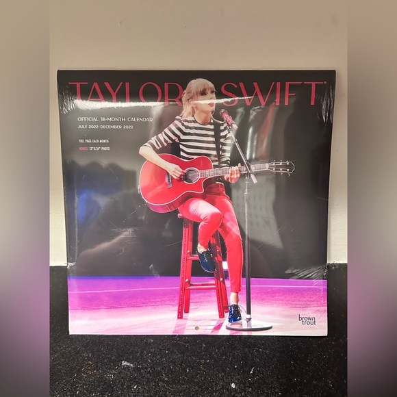 Taylor Swift Red TV Official 18-month Calendar July 2022 - December 2023 - Picture 3 of 4